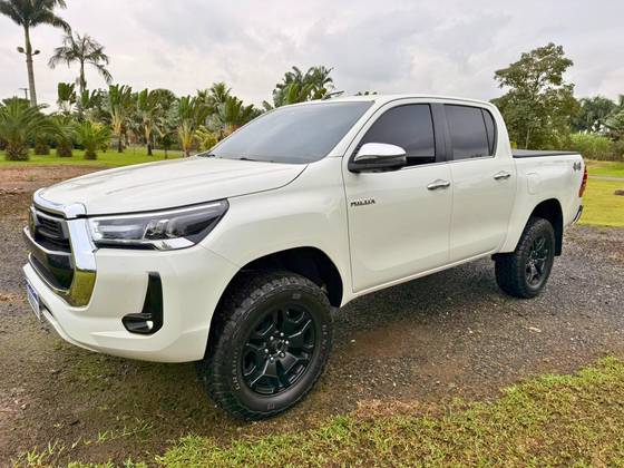 TOYOTA HILUX 2.8 D-4D TURBO DIESEL CD SRX 4X4 AUTOMÁTICO TOYOTA HILUX 2.8 D-4D TURBO DIESEL CD SRX 4X4 AUTOMÁTICO